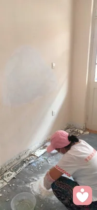 女人当自强啊，大姐对这些活
轻松拿捏，她说夫妻有隔到手，
自己出点力赚钱，不用手心向上看人脸色
经济地位决定家庭地位