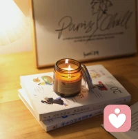 今天听到一段特别的心声：一个男孩，深深爱上一位有男人味的大叔。他说自己很苦恼、很矛盾，总被人排斥，问我是否能接受他的故事。我说，我不排斥，你尽管说，我认真听。
 
有些情感不被社会理解，可当你愿意信任我、勇敢面对自己，这份坦诚就值得被看见、被尊重。
 
走进那些不被主流接纳的心灵深处，你会发现，他们的天空同样真实。所谓“异常”，往往只是爱，在迷雾里暂时迷了路。愿我们多一份理解，少一份评判，让每个灵魂都能被温柔以待。配图