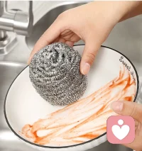 刷盆时遇上顽固污渍，刷碗布怎么擦都没用，换个钢丝球反倒干净了。做账号也一样，一条路不通就换个方式，不强求、不钻牛角尖。
世间万事皆有道，顺其自然不是躺平，是懂得变通，心顺了，路自然就通了。配图