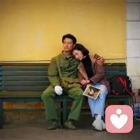 还记得芳华里的台词，一个不被善待的人，最能识得善良，也最能珍视善良。所以某些时候我在想，我爱的人，也许就是另一个自己吧。