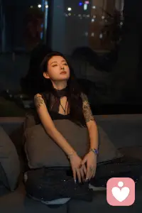 人的另一半如果选错了，往后余生的每一步都是错的，你会偿尽人间疾苦，取舍两难，多少人为了堵住众人的嘴，仓促成婚，最后却要再漫长的余生里，独自咽下那份无尽的孤单。