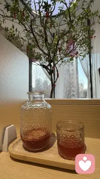 情绪没有对错，难过可以，焦虑可以，疲惫也可以，重要的是别让负面情绪困住太久，给自己一点时间，慢慢走出来。配图