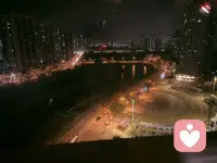 生活总有猝不及防的风雨，情绪也会有失控的瞬间，不必苛责自己不够坚强，难过时就好好拥抱自己，慢慢消化情绪，你会在自愈的过程中，遇见更温柔、更强大的自己。配图