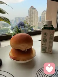 一个人要慢慢学会：该放下的不拉扯，该翻篇的不回头，该结束的不纠缠。停止自我博弈、停止自我对抗、停止自我折磨。放过思绪紧绷的自己，就是放过全部的生活。