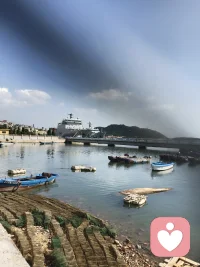 走错了路，要记得回头；爱错了人，要懂得放手。人心都是相对的，以真换真；感情都是相互的，用心暖心。只是一起走过的一段路而已，何必把怀念弄得比人生经过的路还长。