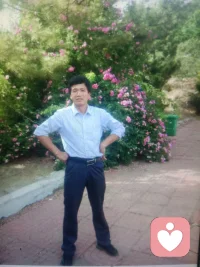 凌晨的夜很安静，但我晓得，你的心可能正喧嚣
如果思绪好重，文字太轻，我在这里，做你的树洞，
睡不着没关系，慢慢说，我听着，听着你的诉说