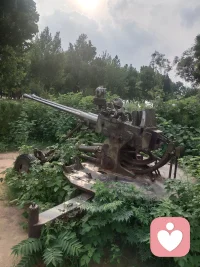 地面火炮筑起防线，太空航天服奔赴远方。如同情感验证，与克制建议的倾听之道，先守住边界，把握分寸，不需要去说教，静静接听所有情绪，不去轻易干预他人，才能陪着每个人，找到属于自己内心的星河。
心里积攒了情绪，想倾诉的朋友，随时可以来找我聊聊家长里短配图