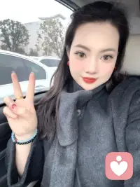 其实你并不幸福，从来没被爱过，只不过你不敢承认，你试图在任何人身上找到爱你的痕迹，可翻来覆去，你能看到的只有往日的辛酸与卑微，曾经的你以为只要对别人好，别人就会对你好，现在的你感觉这真是个笑话，爱你的人又怎么会让你感觉不到爱呢