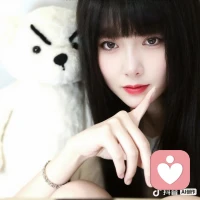 随着年龄的增长，有些人渐渐的不联系了，不是淡了远了，而是因为，没有合适的身份陪伴，没有合适的理由联系，没有合适的机会见面，只能放在心里...配图