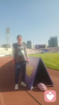 当父母看见孩子的付出价值和对父母的爱的时候，哪怕一点点，在孩子的心里就会无限放大，从而拥有了责任，为了自身价值付出努力，有了爱的能力。配图