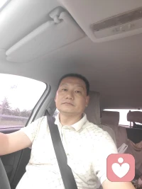 只是默默的听你讲，静静的听你诉说，感受你的脉搏，和你在一起，让你感受到慈悲和爱。体验就是变化的开始
