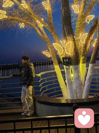 刚入职的倾听师，大家有任何问题都可以来和我聊聊～，男大学生一枚 性格温柔开朗配图