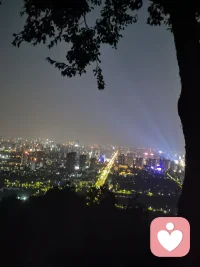 只要你，不否定自己，不和自己较劲，不和自己拧巴，护住自己的心
考虑自己的感受和真实需求。你就是在不断生发，外在的一切怎么动，都不会干扰你。你继续做你的事，过你的生活。配图