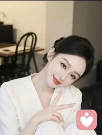 倾听，是把自己的世界调成静音，认真接住别人的情绪。懂你的欲言又止，耐心地听他人的言外之意，要有共情的能力。但也要学会抽离出来。配图