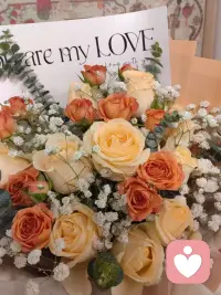 坦坦荡荡的爱钱，大大方方的物质，明明白白的现实，自此鲜花赠自己，纵马踏花向自由！配图