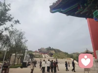 我是一名心理咨询师，我的工作，不是评判对错，不讲大道理，不急于给答案。
我只做一个稳定的倾听者，接住你的委屈、焦虑、迷茫与不安。允许你真实表达所有不敢对外人说的情绪，在这里你可以不用伪装、不必懂事。在被看见、被接纳的诉说里，慢慢梳理内心，找到属于你自己的力量与方向。