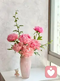 “意义” 有时候就像一个需要很多碎片才能拼凑完整的图案。当其中几片暂时找不到时，我们很容易觉得整个图案都消失了。但我想告诉你：那些碎片可能就在你生活的某个角落里，只是现在被这种虚无感暂时遮住了。配图