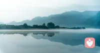不必畏惧当下的低谷，困境皆是成长试炼，沉下心打磨自己，终能冲破迷雾遇见崭新光芒。