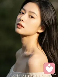 从小被推着考高分、进大厂、背房贷，80后忙了大半生突然顿悟：人生不是轨道是旷野！如今他们对孩子喊出：“结不结婚、生不生娃、养不养老，我都不催，你开心就好！” 有人说他们佛系带坏风气，却没人懂这是他们趟过“必须按部就班”的坑后，送给孩子最珍贵的礼物——活成自己的光，而非别人的模板！配图