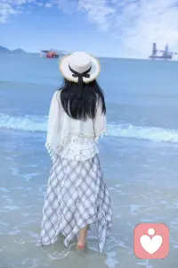 疗愈是一个漫长的过程，就像伤口愈合需要时间，心灵的创伤也需要耐心滋养。不必急于求成，也不必苛责自己偶尔的“倒退”。每一次对自己的温柔接纳，每一次对情绪的坦然面对，都是疗愈的力量。
 
愿我们都能学会与自己和解，允许一切发生，也允许自己慢慢成长。在往后的日子里，内心有光，眼底有爱，温柔而坚定地走向属于自己的美好旅程。配图