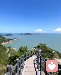 生活里总有些心绪藏于心底，难言的委屈，未诉的温柔，其实都不必独自扛着，尽管慢慢讲来。那些难熬的时光、迷茫的瞬间，从不是生活的全貌，岁月终会温柔相待，你所期盼的美好，皆会在时光里奔赴而来。别怕倾诉，你的心声值得被认真倾听；也别慌张，前路漫漫，自有温柔与光亮相伴。好好爱自己，步履从容，美好终会如期而至。