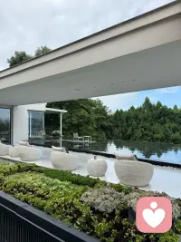 了愈从来不是一瞬间的奇迹，是无数次看见自己、接纳自己，一点点重建内心安全感，去接受世事无常，去坚定自我，去倾听。