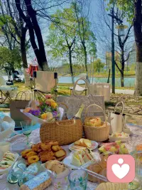 人与人之间的缘分有聚有散，离开的人不必过度纠结，珍惜当下陪伴你的人，也好好善待自己。
