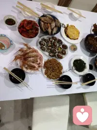 生活无非就是吃吃喝喝，没有情人的情人节也要快乐