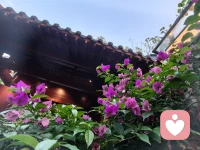 有时候能和你共鸣的 不一定是一个人
也许是一阵风，一场日落，一曲单曲循环的歌
当没有人懂你的时候
就把心事交给晚风，交给暮色，交给旋律
万物无声 却最懂人心