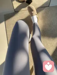 练瑜伽时，最痛的不是拉伸，而是“拧巴”——
明明身体已经到了极限，却还在强迫自己“再下去一点”，结果反而更容易受伤。
 人生也是如此：
我们总在和自己较劲，和他人比较，把日子过成了拧成一团的绳结。
 作为倾听师，我更像你的“瑜伽辅具”：
 不强迫你“必须怎样”，只帮你找到最舒服的发力点；
不评判你的“不够好”，只陪你慢慢解开心里的结。
就像瑜伽里的“放松式”，不是躺平，而是在全然接纳里，重新积蓄力量。
如果你也被生活拧得太紧，不妨来我这里“舒展”一下。
我会用倾听，帮你把拧巴的人生，慢慢拉成舒展的线条。