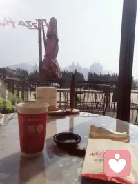 真正的家，是那些让你感受到“我存在，我就值得被好好对待”的地方和人。配图
