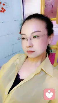 注定不能万事如意的人生，愿所有女孩儿都可以成为自己的光，即便身处逆境，亦可乘风破浪，爱自己，可抵岁月漫长！配图