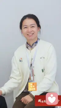 学了正念禅修，最大的收获不是“消灭”情绪，而是学会在一片喧嚣中，为自己辟出一小块平静的“空地”。

现在，我希望能把这份“空地”的感受也带给我的来访者。当您被情绪淹没时，心理咨询或许能成为这样一个地方——不必急着逃跑或战斗，可以只是安全地待着，与自己的感受共处。

真正的平静，不是没有风浪，而是你知道心中有锚。希望我能陪你，一起找到它。

#正念 #禅修 #心理咨询 #情绪管理 #内在平静