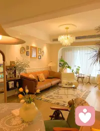 家是什么❓

家是卸下所有外壳后，依然被妥帖收容的柔软角落。

家是世界总催你闯，却永远亮着一盏等你的窗。

家是地图上不标注的坐标，却是心头最清晰的归途。