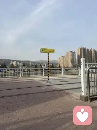 出来走两步配图