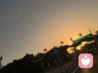 我晨跑和夜跑，从社会和理性上说，我是自律和健康管理；
从自我和感性上说，我是真的在爱自己！在关爱我的生命！配图