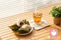吃粽子时总觉得胃里沉甸甸的，胀得心里也跟着发闷？明明是过节的欢喜，却被反酸、腹胀搅得没了兴致——你发现了吗？身体的不舒服，很容易悄悄缠上情绪。
 
中医说“胃不和则卧不安”，脾胃堵得慌，夜里睡不踏实，白天也容易心烦气躁。就像糯米黏住了胃，那些说不清的烦躁、提不起的精神，也可能是身体在提醒：“消化不动的，不只是粽子呀。”
 
我是给力心理倾听师，也懂点中医里“身心同调”的理儿。想聊聊吗？是吃了粽子后总觉得堵得慌，还是最近心里也像塞了团乱麻？是夜里翻来覆去时想起些烦心事，还是白天没胃口时连带心情也低落？
 
或许从一碗陈皮茯苓茶的香气说起，从按揉内关穴的酸胀感聊起，就能慢慢理清：身体的滞涩和心里的牵绊，其实能一起慢慢化开。
 
点击预约，咱们边聊聊吃粽的滋味，边把心里那点“堵”也顺顺~配图