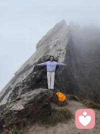 我不是来解决所有难题，也不是来给出标准答案。
我只是认真听，认真感受，让那些没处说的话、不敢掉的泪、无人懂的难，有一个可以安放的地方。
 
原来倾听本身，就是一种温柔的力量。
不喧哗，不耀眼，却能让人在被看见、被接纳的瞬间，慢慢松一口气，重新找回往前走的勇气。
 
愿每一颗被倾听的心，都能被温柔以待；
也愿每一次认真的聆听，都不被辜负。配图