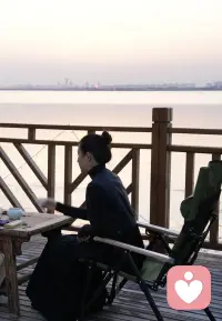 晓看天色暮看云。配图