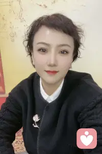 为什么我没有内耗、不会焦虑呢？
接下来我要说的话，可能会被反驳或者质疑，也许会有人说那是自我安慰，但是我很认真的说一句：其实老天爷（或者说宇宙）对每个人都是公平的，这句话又会引来更多反驳吧😂，怎么可能？！每个人会因为起点、能力、人品、运气影响命运，但粗略来说，每个人承载的辉煌高度都和他的承担责任（或者说风险）有关系，换句话说：欲戴皇冠 必承其重，再有，这世间没有圆满的人生，只是每个人缺憾的方面不同，因为利弊相连，但是很多人放大了自己的痛苦，同时放大了别人的幸福，你要想想天空中十大行星（有吉有凶）落在了每个人的命盘，都有好的地方和不好的地方，就算你走流年运程，七大行星循环运行，也是不可能一直好也不可能一直坏，只不过每个人的好和坏的阶段不同，所以，人生岂能多如意？万事只求半称心，遗憾什么的时候不要只盯着遗憾，要去想想自己拥有的幸福。💐💐配图