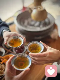 春节变考题，你敢接吗？

春节不止是团圆，更是情感矛盾的“高压锅”。面对来访者的家庭硝烟、催婚盘问、年终攀比和孤独反噬，你准备好了吗？

这份“年关生存指南”请收好：

一、预判三大“爆雷”情境

1. 家庭关系熔断：密集相处引发旧怨总爆发。
2. 自我价值崩塌：同龄攀比导致严重焦虑。
3. 孤独感加倍：在团聚氛围中更觉疏离。

二、守住你的专业边界
节日期间，来访者易产生“随时倾诉”的期待。请务必：

· 提前明确沟通时间和规则。
· 警惕自身“拯救者心态”，避免过度卷入。
· 做好自我关怀，你并非情绪“永动机”。

三、善用“春节”作为治疗契机
引导来访者将冲突视为观察家庭模式的“显微镜”，将压力转化为理解自我需求的起点。一句“你对春节的恐惧，最早可以追溯到什么时候？”可能打开全新视角。

这个假期，你遇到过最棘手的“年味”案例是什么？欢迎在评论区分享你的实战策略或困惑，我们抱团取暖，专业前行。配图