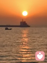 旅行能缓解所有的压抑与不快。当一个人独处，面对一个陌生的环境，会忘却烦恼，欣赏沿途的风景，一段美好的回忆，一个陌生的环境，能让人心情愉悦，回归自我配图