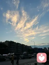 不待春风慢，我以明月宴群山配图