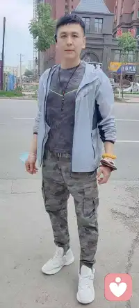 智慧不是知识的积累，而是对生命本质的洞察。当你不再用头脑去分析，心会告诉你答案。

实操做法： 当你遇到选择时，先深呼吸三次，放下“应该怎样”的评判，静静的感受内心的第一反应。那往往是最适合你的答案。