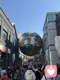 不要说没有年味了，过年没意思了。其实年味一直都在的，只是我们已经从享受年味的人变成了创造年味的人了，年味跟快乐一直都有,只是换了一批人去感受了，我们都长大了，自从我们接替了父母的角色，担起了生活的重担，过年的快乐就不再属于自己了，我们从看烟花的人变成了买放烟花的人，从吃年夜饭变为做年夜饭的人，我们唯一能做的就是努力生活，给孩子创造快乐的生活，给他们一个快乐的童年，我们都已不再年轻,年味不年味都已经不重要了，小时候过年只顾着自己开心，随着年龄的增长，才发现过年最重要的是让我们的家人感受到过年的年味,只愿万家灯火，家家团圆，健康平安。