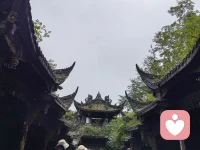 原来最好的治愈，从不是刻意寻觅。偶尔的置身自然，让脚步慢下来，让心绪静下来，在山野间汲取力量，便是假期最温柔的馈赠。祝大家五一快乐！配图