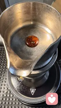 人生就像这杯浓缩咖啡，初尝浓烈苦涩，细细品咂，却藏着醇厚回甘。那些熬出来的时光，那些沉淀的滋味，终会化作独属于自己的温柔力量，回甘绵长，治愈所有过往。