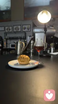 周末慢煮时光

手冲咖啡的热流漫过滤杯，暖光里菠萝包微微发亮。独处的清晨，不必追赶，不必迎合。15.1g咖啡粉的精准，是生活的秩序感；咖啡杯里的琥珀色，是给自己的温柔疗愈。周末，就该在烟火气里，和内心好好相处。朋友，早安✨原您今天也是好心情💢