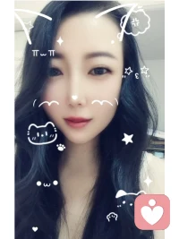 别贪心，我们不可能什么都有，也别灰心，我们不可能什么都没有。谁的生活不是一边崩溃一边自愈，谁的人生不是一边迷茫一边前行。风会吹走迷雾，光会照亮前路，余生，好好爱那个跌跌撞撞却从未放弃的自己配图