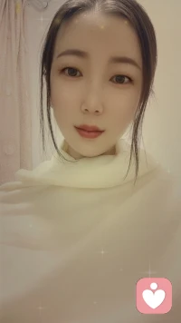 活着活着，你就会明白能改变自己的都是神，想改变他人的都是神经病。成年人最愚蠢的行为是不停的给别人讲道理，争对错，就像狗要吃屎你千万别去阻止他，不然他以为你是在跟他抢，说不定还会反咬你一口。人生一共有三把钥匙。接纳，改变放下！接受不了就改变，改变不了就放下。成年人的世界，要学会筛选，而不是去教育，生活皆是体验，体验便是人生。学会放下焦虑，张开双臂才能拥抱自己。如果竭尽全力，那就顺其自然。配图